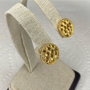 🔥Vintage Gold Tone “Pie Crust” Lattice Earrings – Woven Mesh Omega Backs